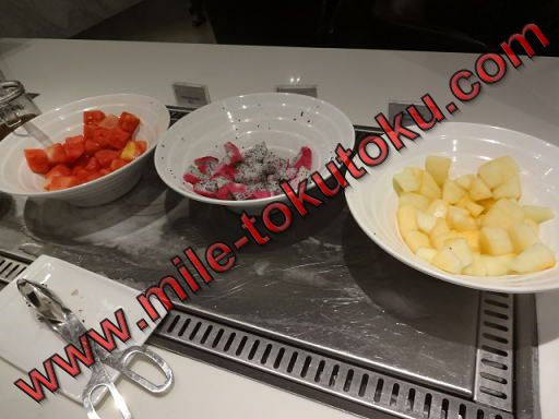 上海/浦東空港 中国東方航空ラウンジ 果物