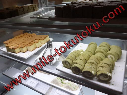 上海/浦東空港 中国東方航空ラウンジ ケーキ