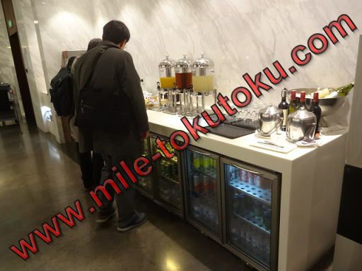 上海/浦東空港 中国東方航空ラウンジ ドリンクコーナー