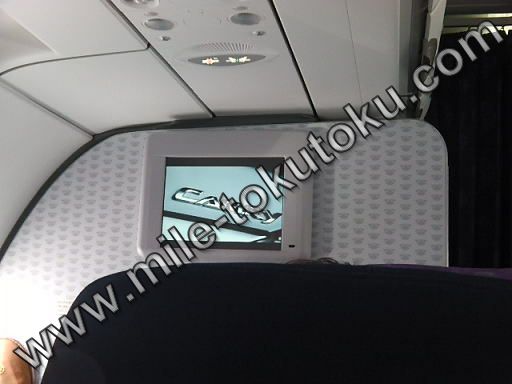 中国東方航空 A320 ビジネスクラス 壁にあるモニター