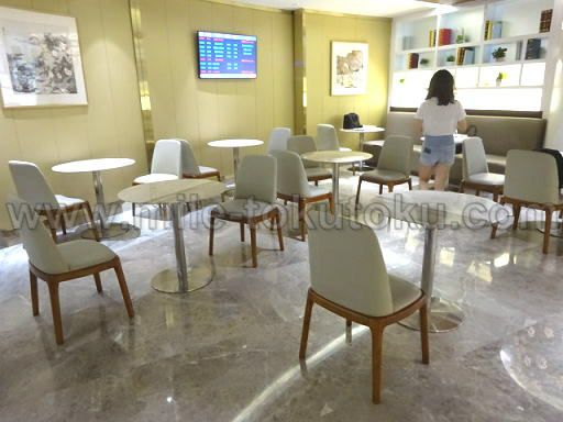 広州空港 中国南方航空ラウンジ ダイニングテーブル席