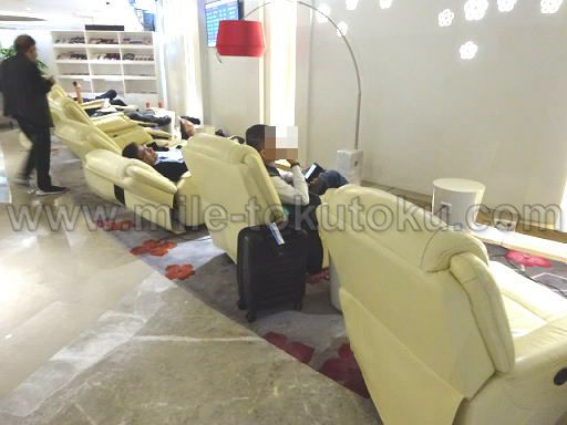 広州空港 中国南方航空ラウンジ リクライニングチェア