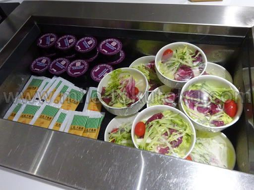 広州空港 中国南方航空ラウンジ サラダバー