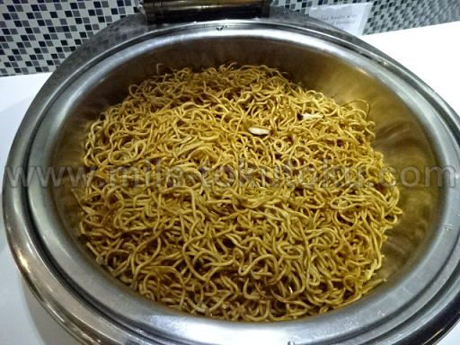 広州空港 中国南方航空ラウンジ 焼きそば