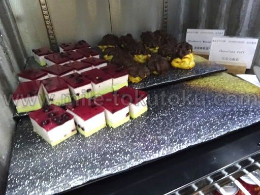 広州空港 中国南方航空ラウンジ ケーキ