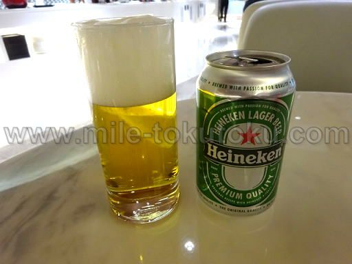 広州空港 中国南方航空ラウンジ 缶ビールで飲み放題