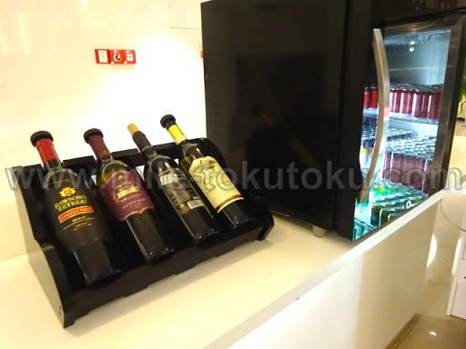 広州空港 中国南方航空ラウンジ ワイン