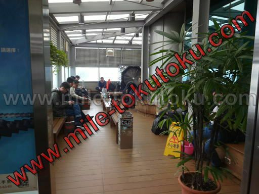 台北/桃園空港 第2ターミナル 喫煙所の中