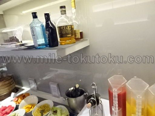 台北/桃園空港 チャイナエアラインラウンジ ワインなどアルコール類