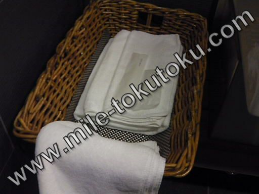 羽田空港 国内線 JALサクララウンジ タオル