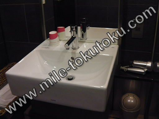 羽田空港 国内線 JALサクララウンジ 洗面台