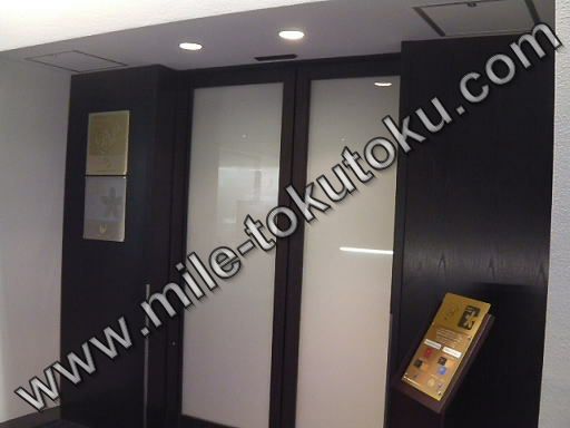 羽田空港 国内線 JALサクララウンジ 入口