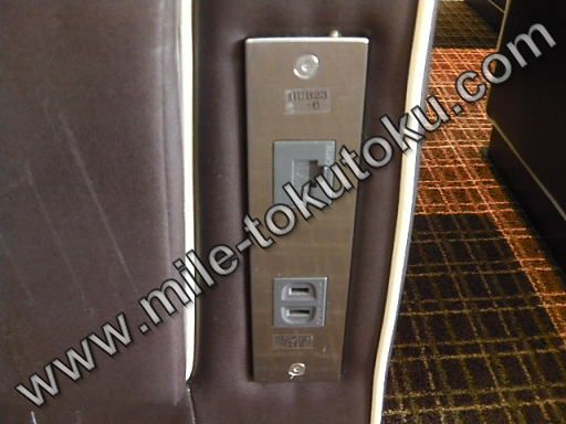 羽田空港 国内線 JALサクララウンジ コンセント