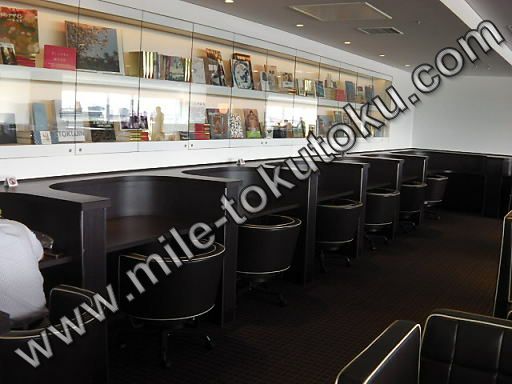 羽田空港 国内線 JALサクララウンジ ビジネスデスク