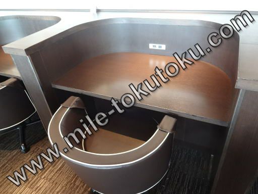 羽田空港 国内線 JALサクララウンジ ビジネスデスク