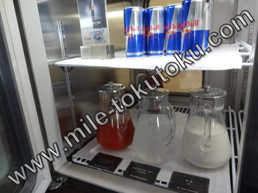 羽田空港 国内線 JALサクララウンジ 冷蔵庫の飲み物