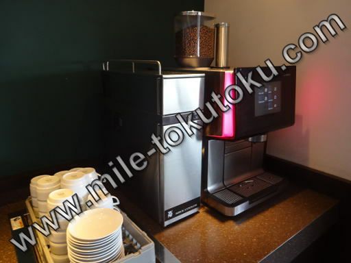 羽田空港 国内線 JALサクララウンジ コーヒーマシン