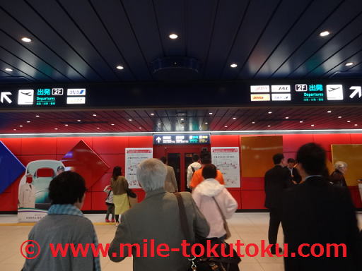 新千歳空港 スーパーラウンジ 駅改札からは右へ