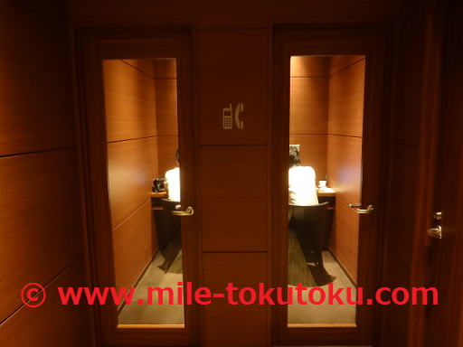 新千歳空港 スーパーラウンジ 奥にある通話ボックス