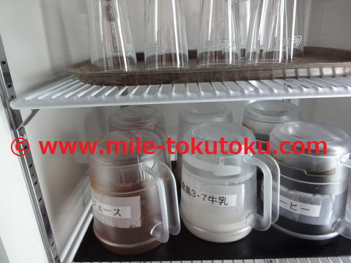 新千歳空港 スーパーラウンジ トマトジュースや牛乳