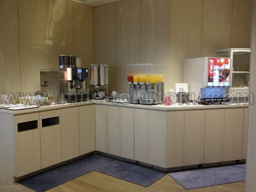 羽田空港 国際線 スカイラウンジ ドリンクコーナー
