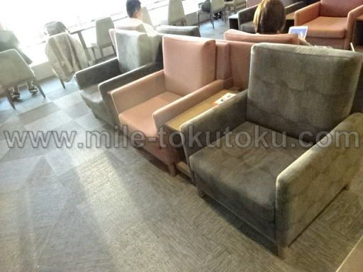 羽田空港 国際線 スカイラウンジ ソファー席