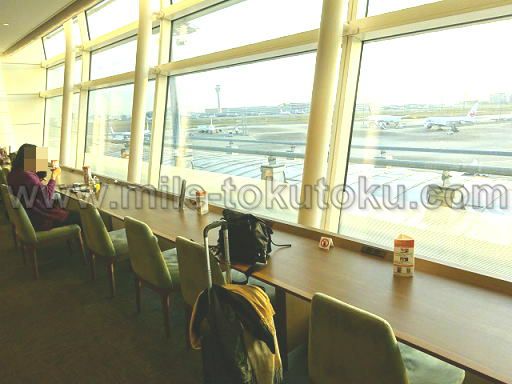 羽田空港 国際線 スカイラウンジ カウンター席