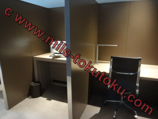 羽田空港 国際線 JALサクララウンジ ビジネスデスク