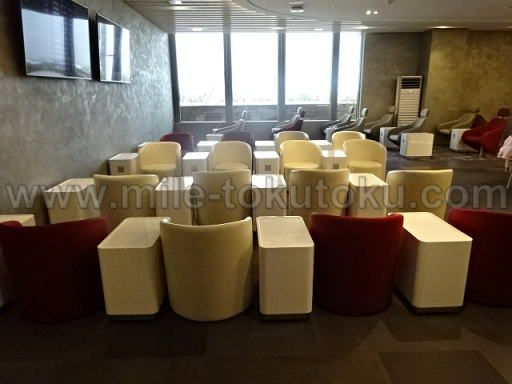 金浦空港 大韓航空ラウンジ ソファー席