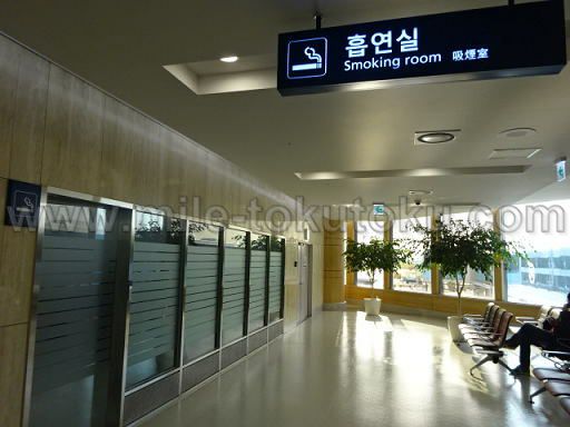 金浦空港 大韓航空ラウンジ 近くの喫煙所
