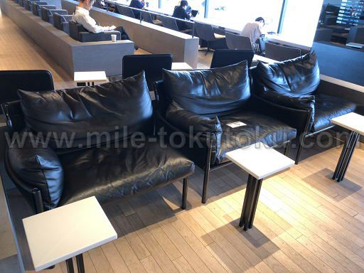 羽田空港/第1 スカイマーク側ラウンジ POWER LOUNGE NORTH ソファー席