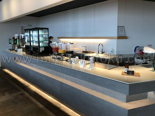 羽田空港/第1 スカイマーク側ラウンジ POWER LOUNGE NORTH ドリンクコーナー 