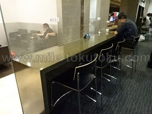 那覇空港 カードラウンジ華 カウンター席