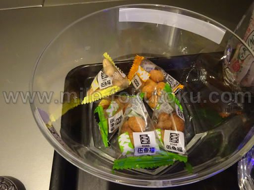 那覇空港 カードラウンジ華 無料のお菓子