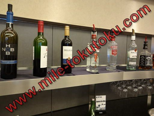 成田空港 アメリカン航空ラウンジ ワイン/日本酒など