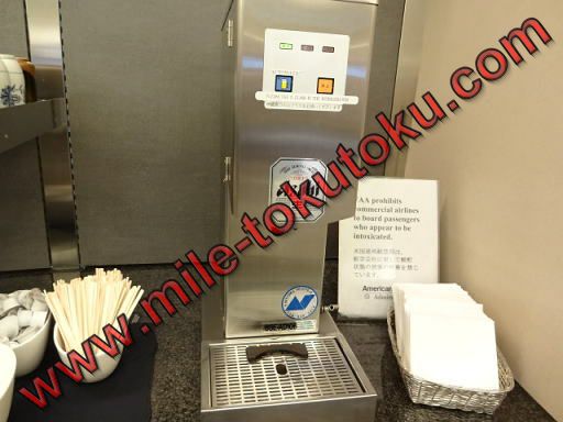 成田空港 アメリカン航空ラウンジ ビールは飲み放題