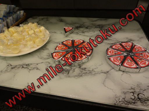 成田空港 アメリカン航空ラウンジ チーズ